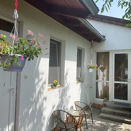 Nyugalom Sziget Vendeghaz Apartamento Siófok